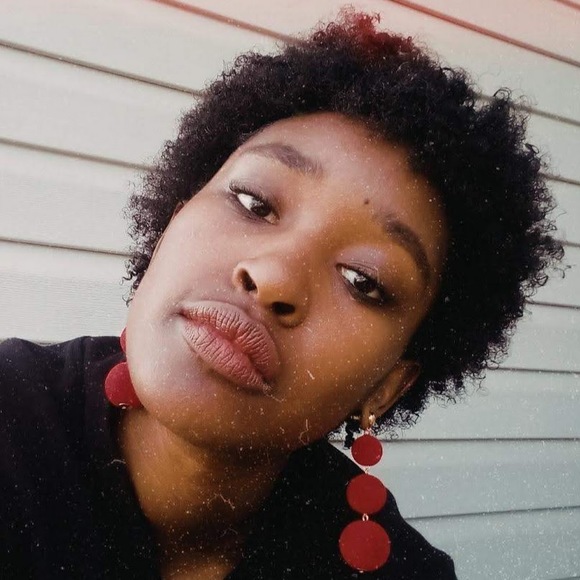 Meet your Posher, Elisha - Picture 1 of 1